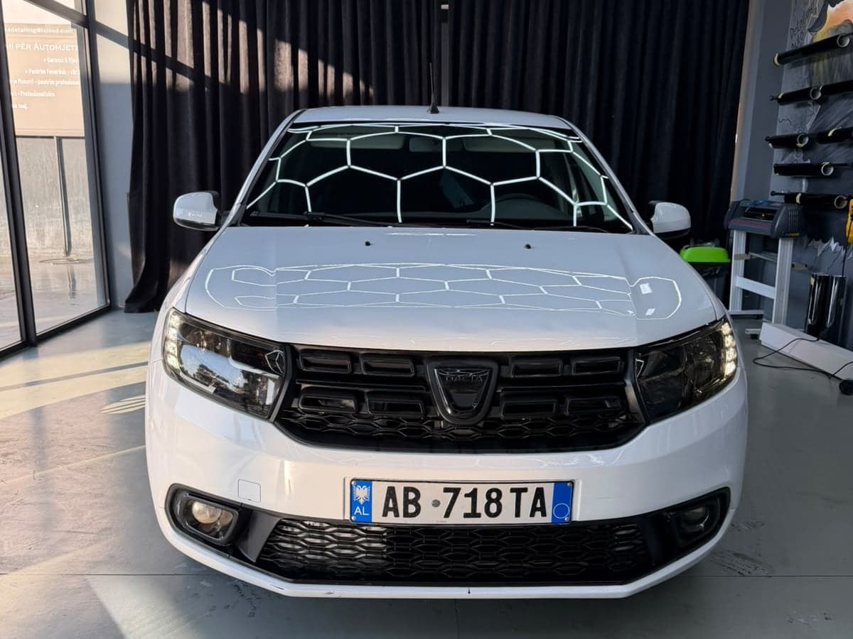 Dacia Sandero 2018 me qera në Tiranë – E bardhë